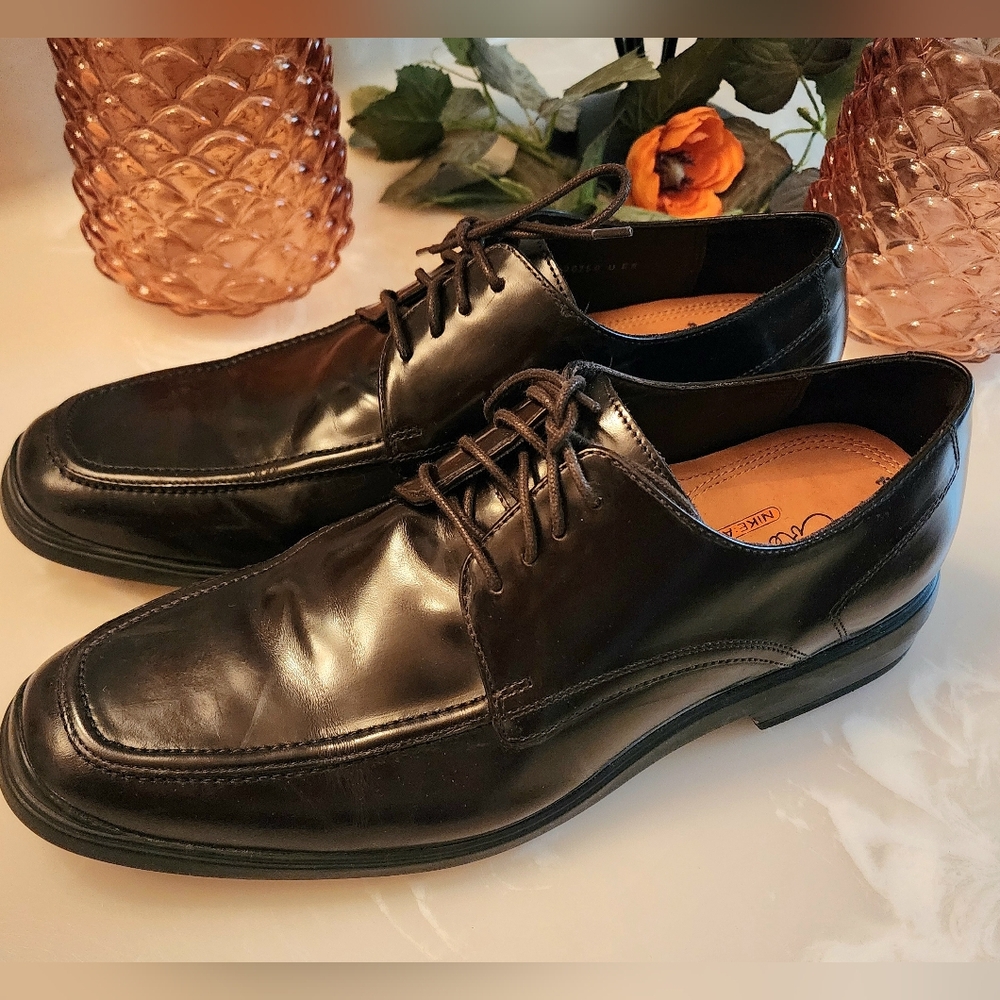 Cole Haan Brown Nike Air shoes